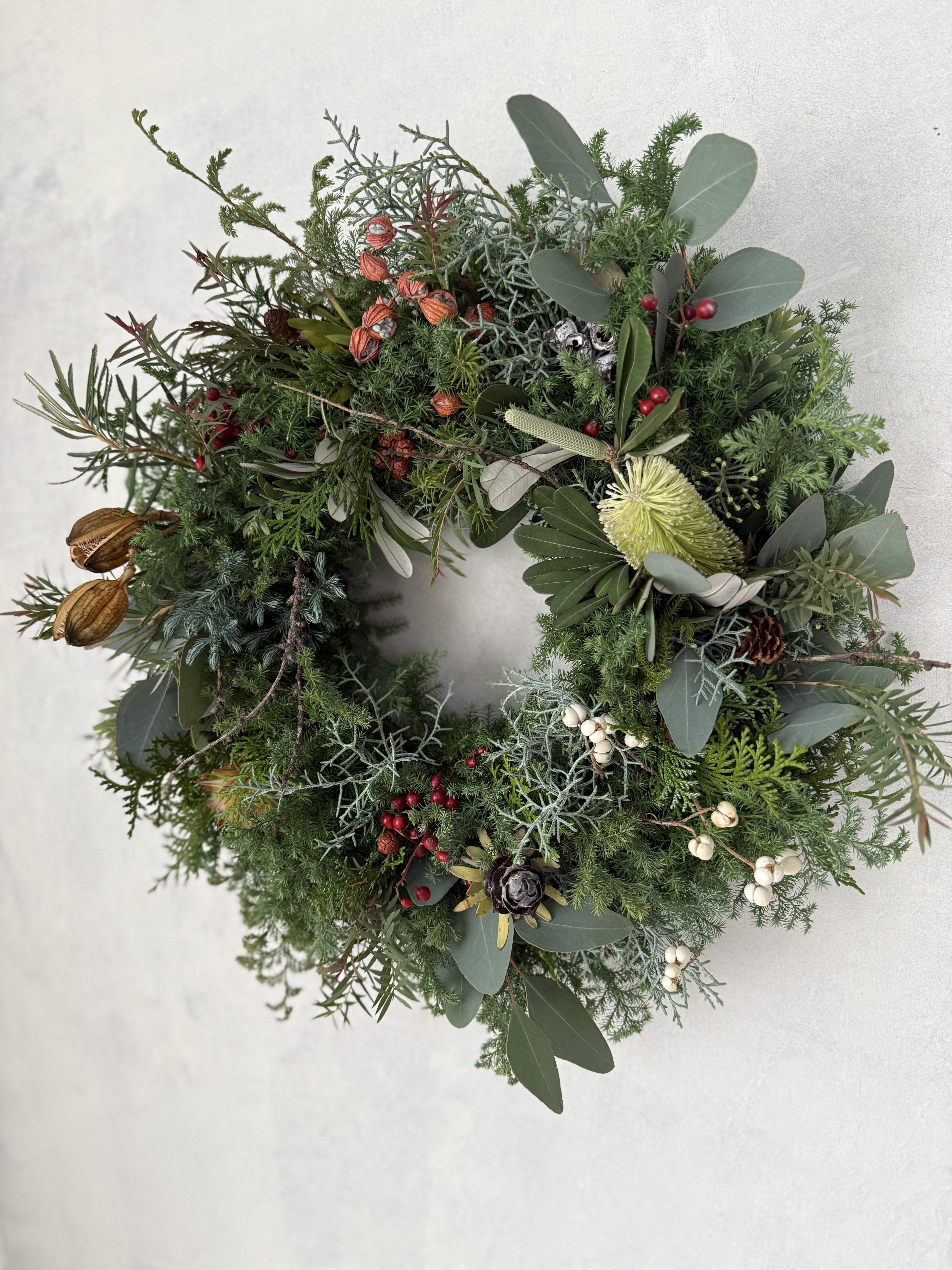 針葉樹と木ノ実のリースＢ40cmフレッシュグリーンいっぱい