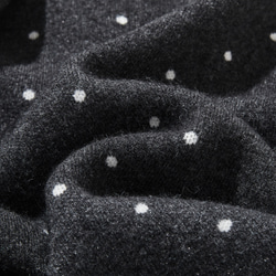 柔軟、溫暖又充滿活力的羊毛混紡短款開襟衫，深灰色圓點圖案（251129-1） 第11張的照片