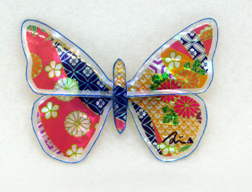 螺鈿アクセサリーブローチ　和柄蝶　赤