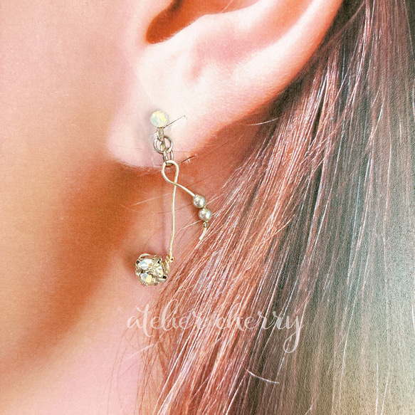 音符が揺れるライブアクセ｜ト音記号＆♪ワイヤーピアス／イヤリング 3枚目の画像