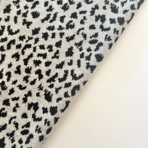 ジャガードニット生地（裏起毛・レオパード） 韓国生地 生地