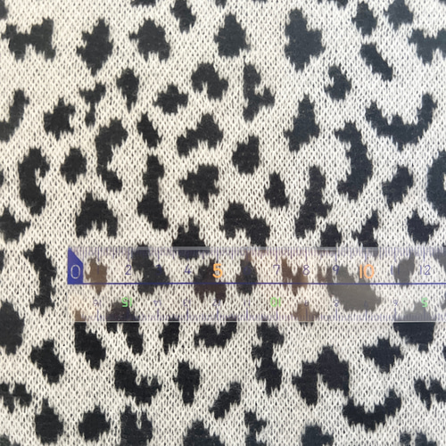 ジャガードニット生地（裏起毛・レオパード） 韓国生地 生地