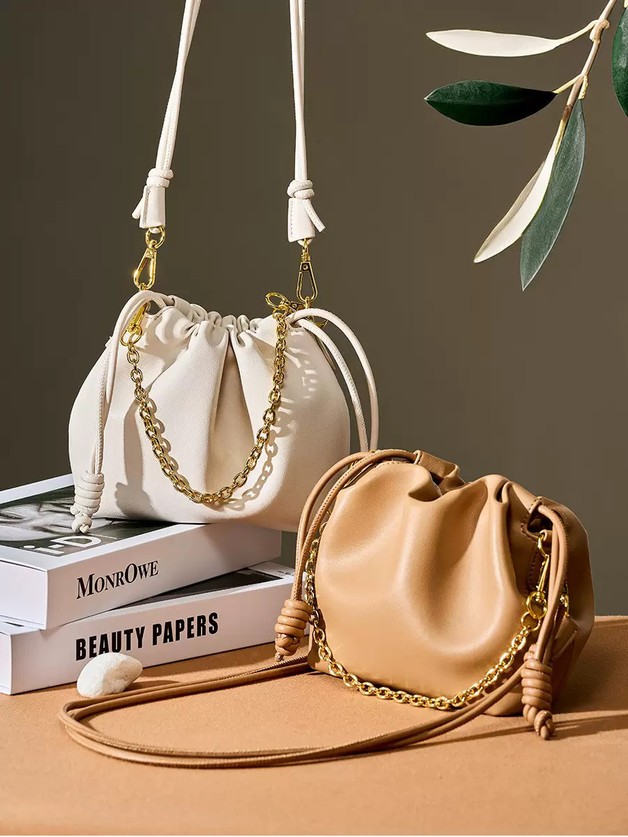 2025年新しい雲の牛革百組のバッグ