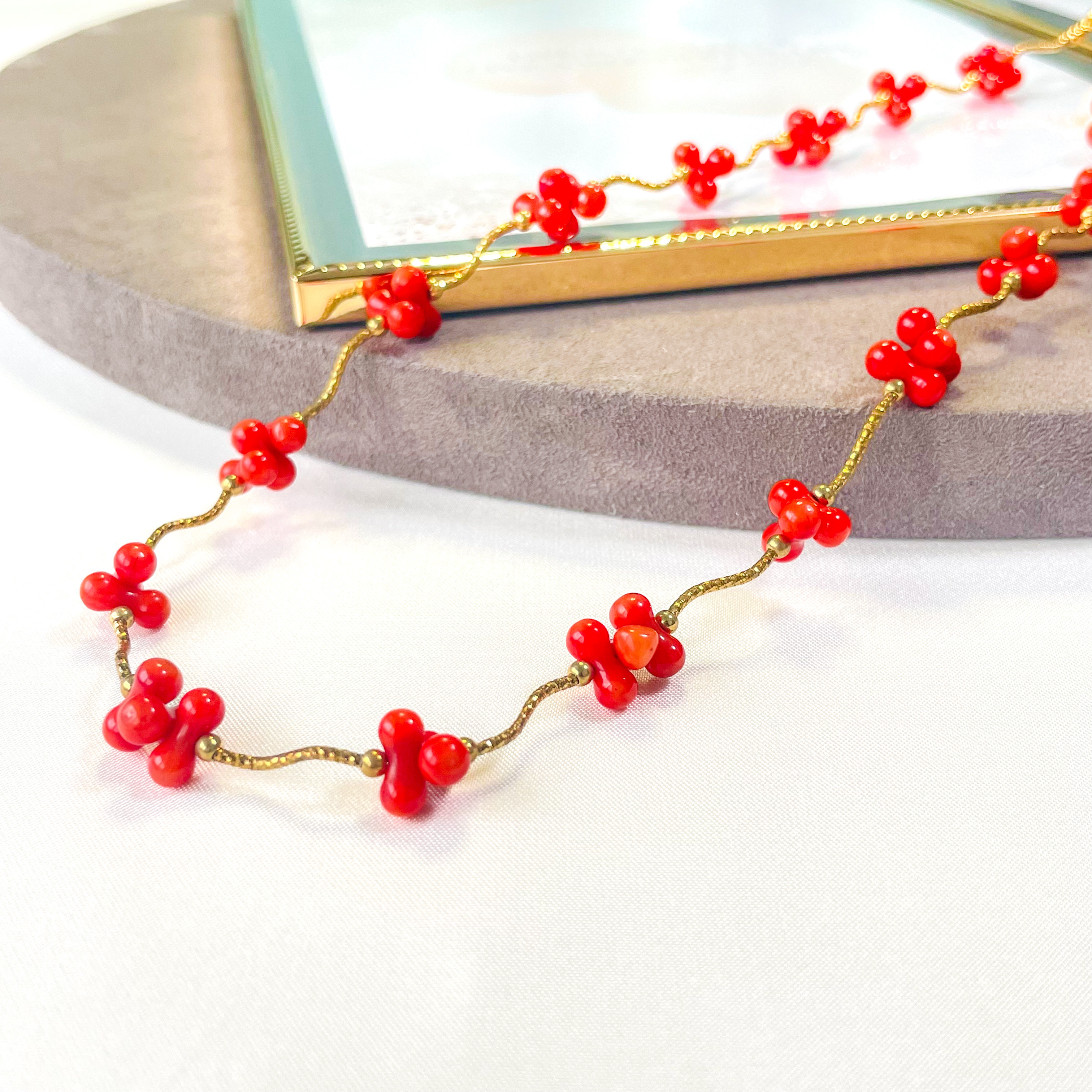 Baies Dansantes（ベイ・ダンサント）—踊る珊瑚のネックレス—