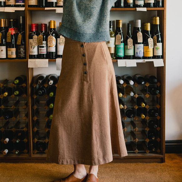 復古排釦A字長裙 - 暖棕色 第1張的照片