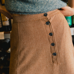 復古排釦A字長裙 - 暖棕色 第2張的照片