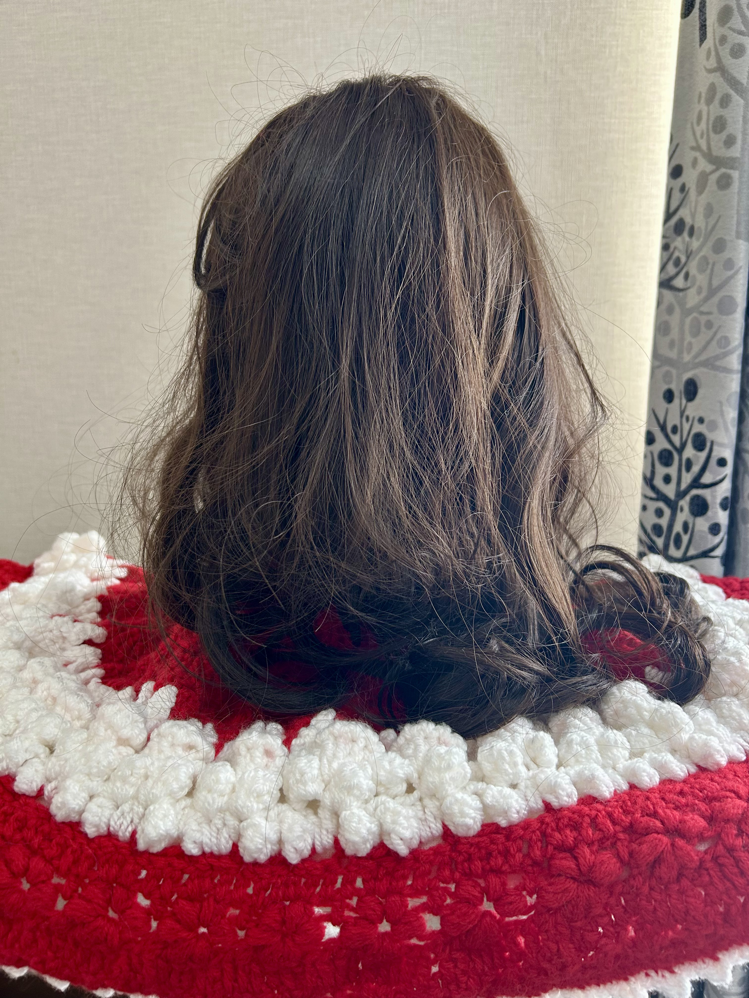 かわいい系　白うさぎ柄赤色ニットケープ　ボレロ　マフラー　ヘッドドレスとお揃い可能　スヌード　ストール　Mサイズ