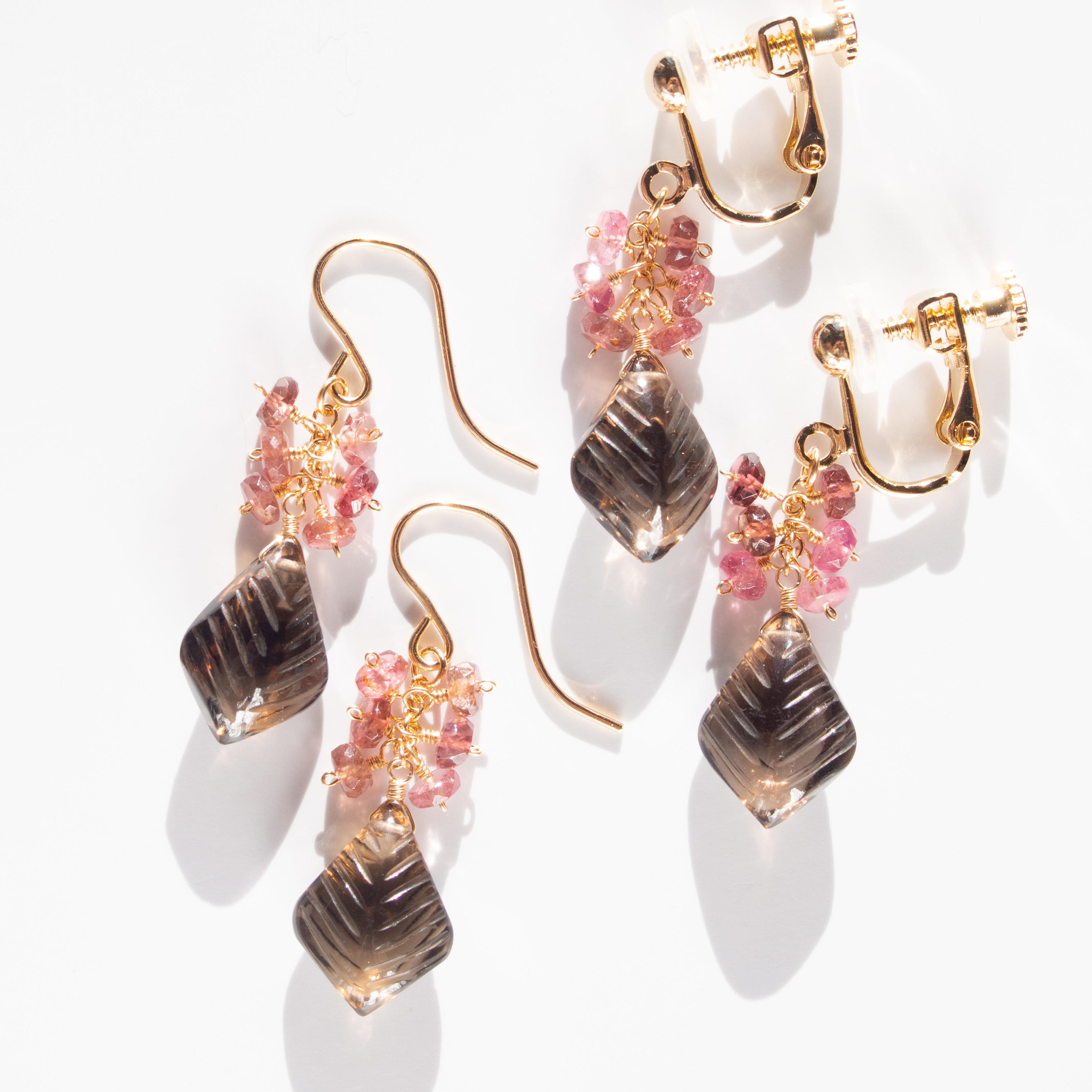 スモーキークォーツ（リーフカービング）とピンクトルマリンのピアス（14KGF）／イヤリング