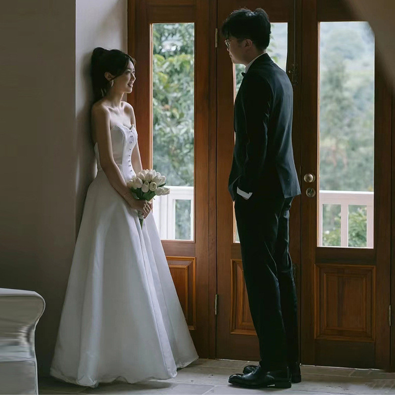 高級感 白黒 オフショルダー ウェディングドレス シンプル プリンセス 花嫁 韓国風 演奏会 誕生日 前撮り HL827