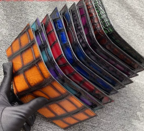 シャムクロコダイルレザーウォレット 本革横型スーツウォレット（ショートスタイル） クロコダイルベリーレザーウォレット