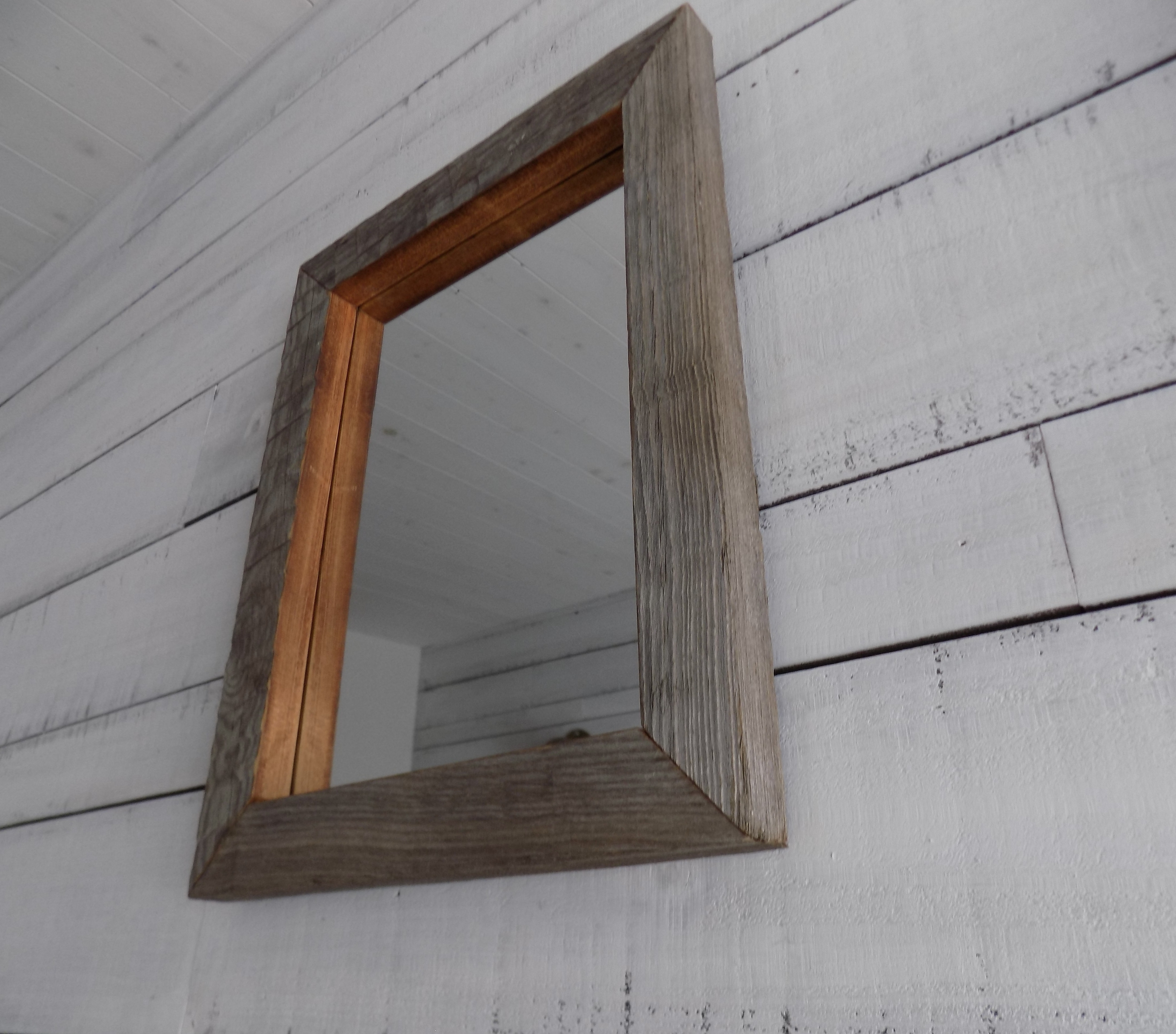 【中】自然の天日でエイジングされた無垢古木を使った壁掛けミラーNO.2