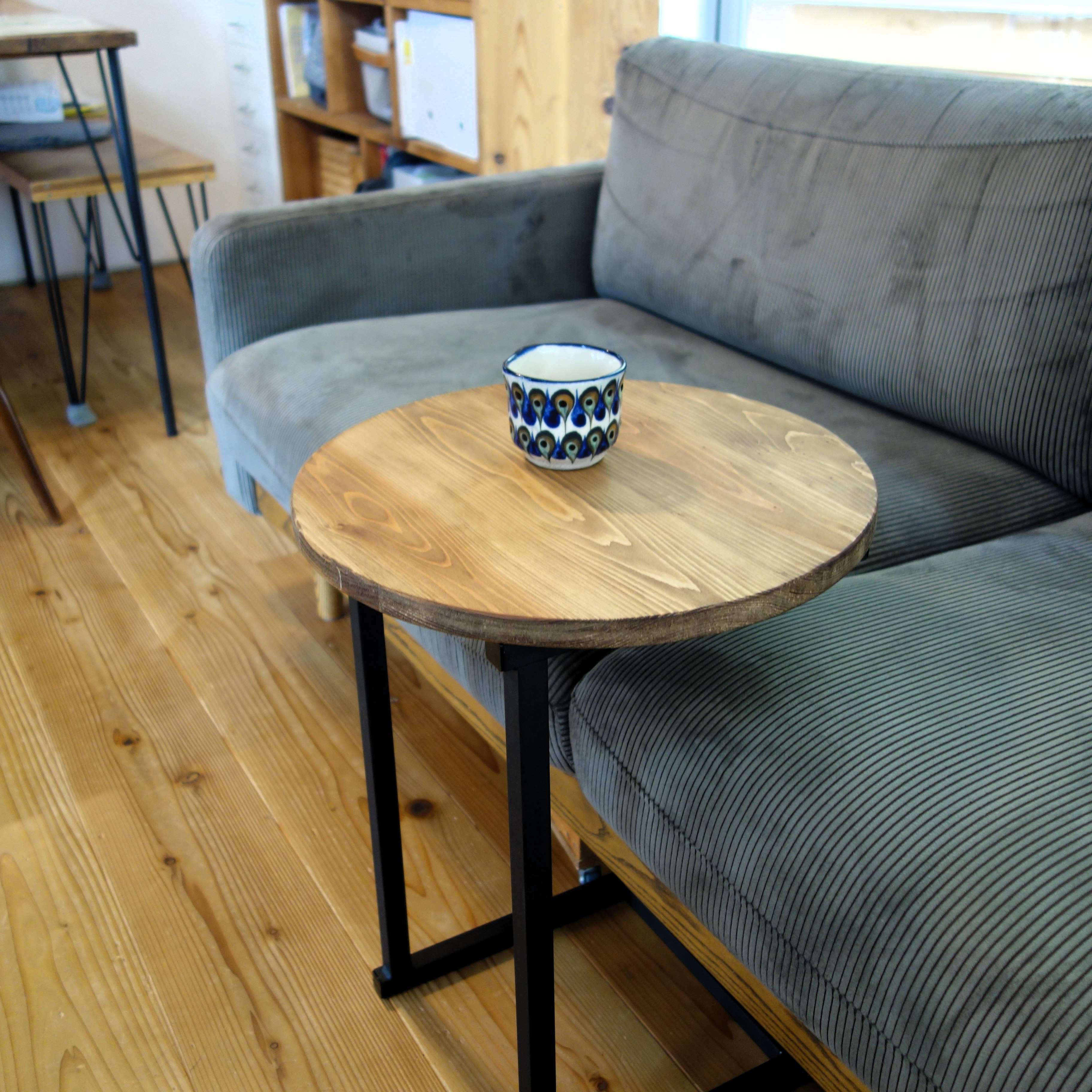 丸型ウッドトップのサイドテーブル【杉無垢材】