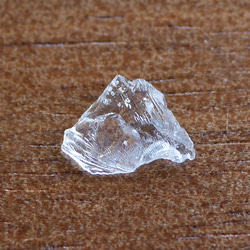 ピアス☆ロシア産フェナカイト（3.4mm）14kgf ピアス（スタッド・一粒