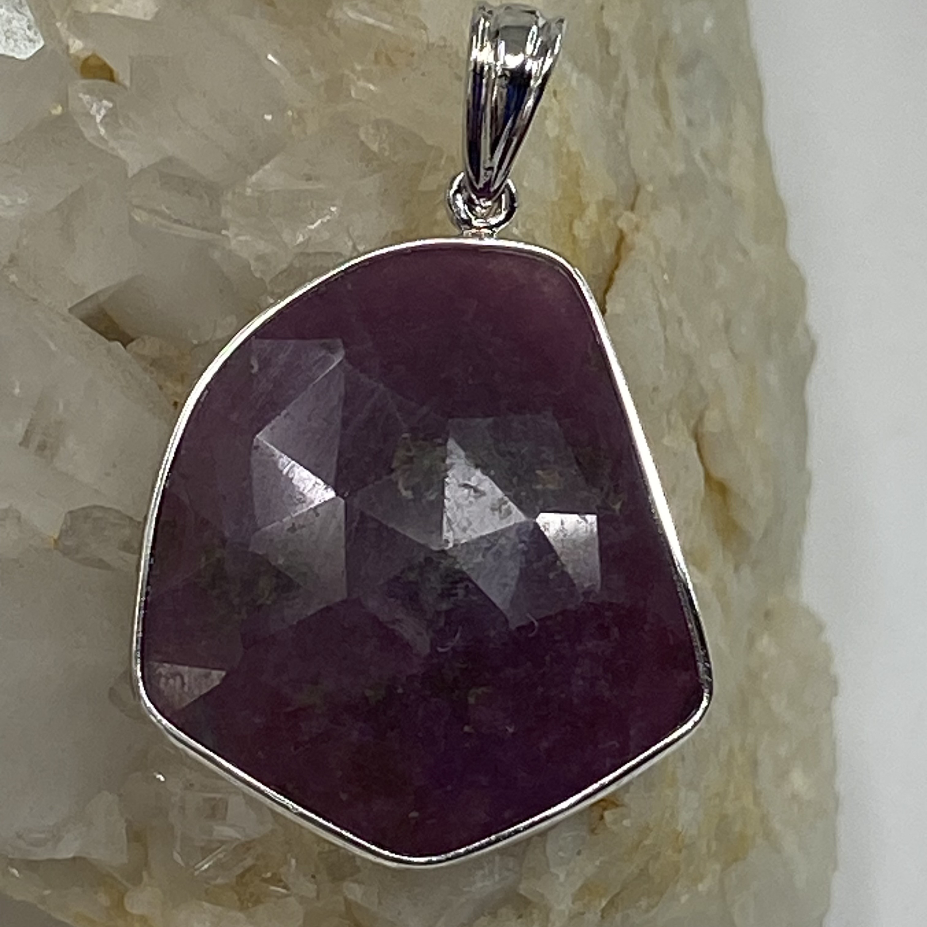 【Pt900/プラチナ900】天然 ローズカットサファイア 6.72ct 個性派ペンダント