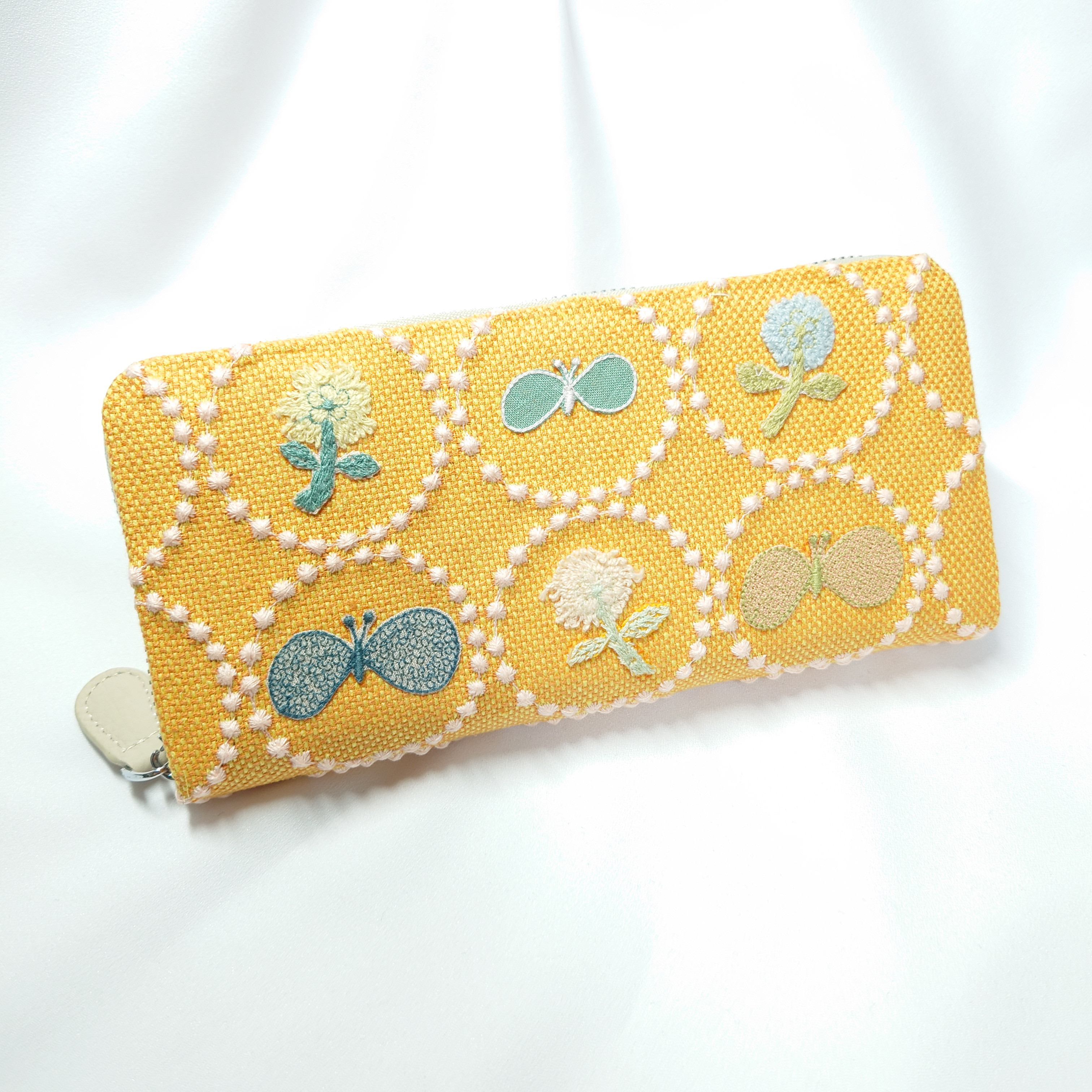 【受注製作】 刺繍８つ・オレンジ×ピンク タンバリン choucho skip ミナペルホネン 本革長財布