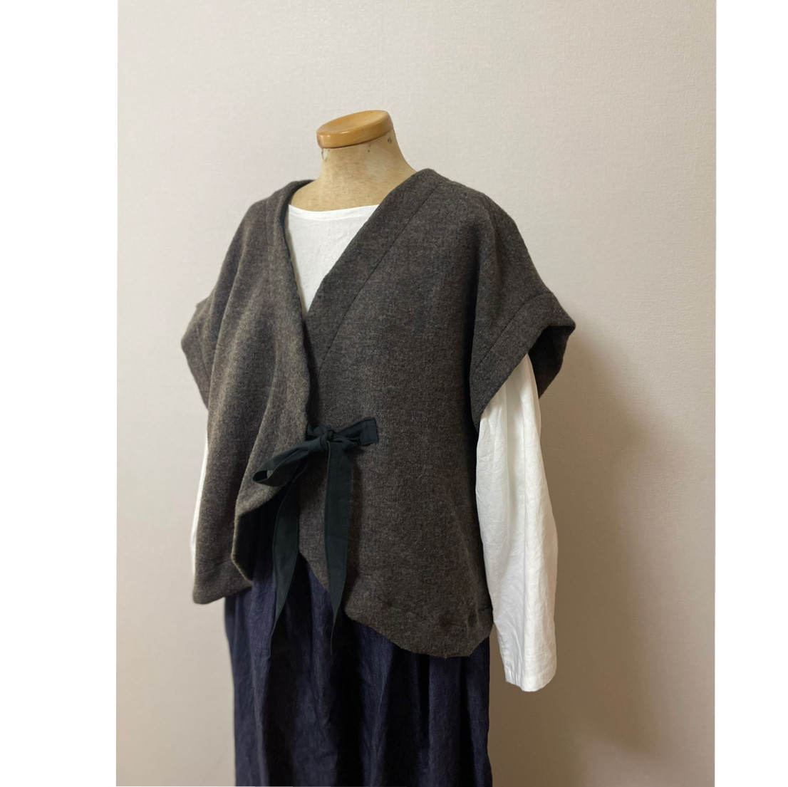 軽くてあたたかい、上質ウール100％のフレンチベスト