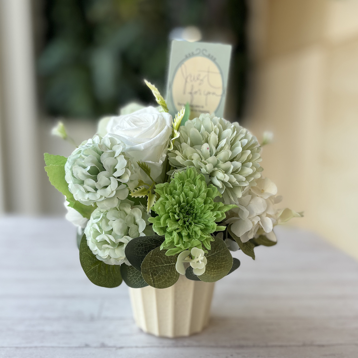 枯れない花で伝える想い｜お供え用プリザーブドフラワー｜No.18｜優しく寄り添う想い