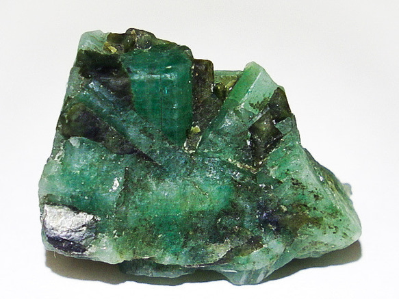 ☆エメラルド原石結晶☆22.6ct/24.7mm☆天然ベリルとマイカの共生群生