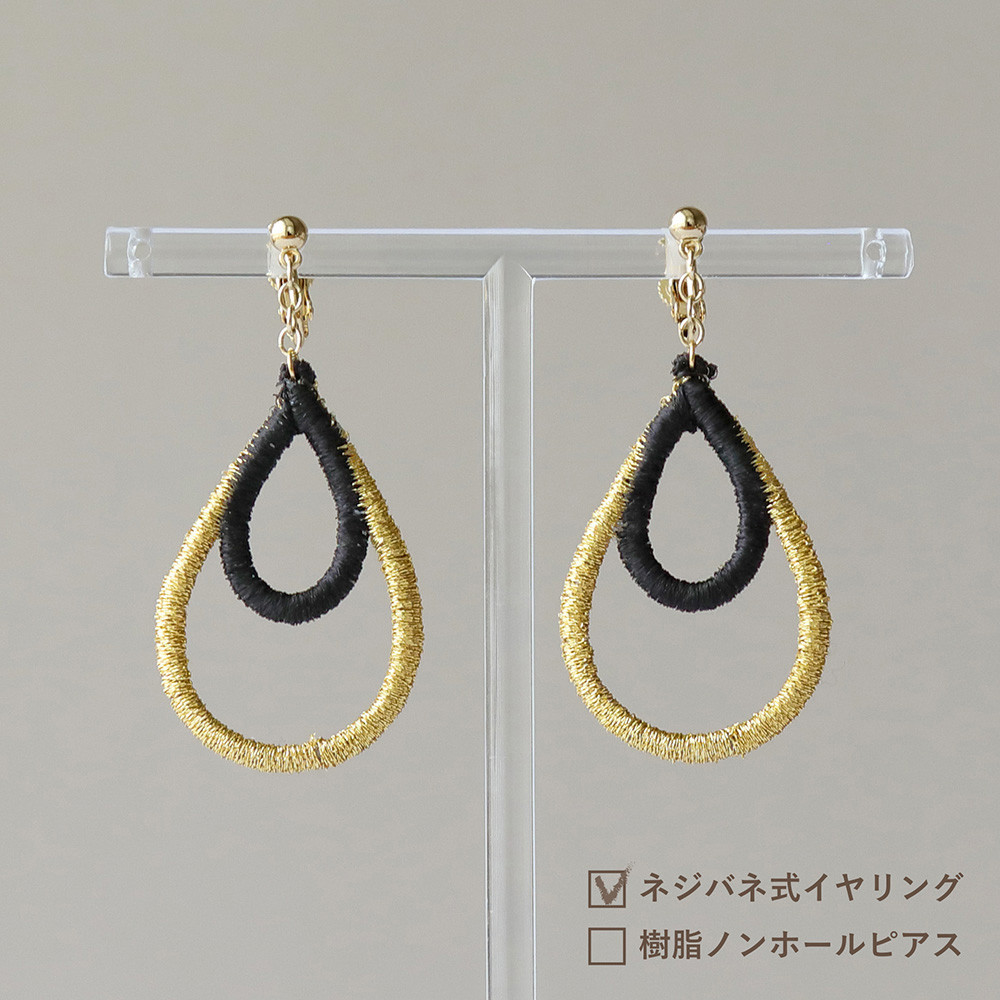 黒×ゴールド 揺れるイヤリング｜痛くない・軽い｜Drop（ドロップ） Black-Gold