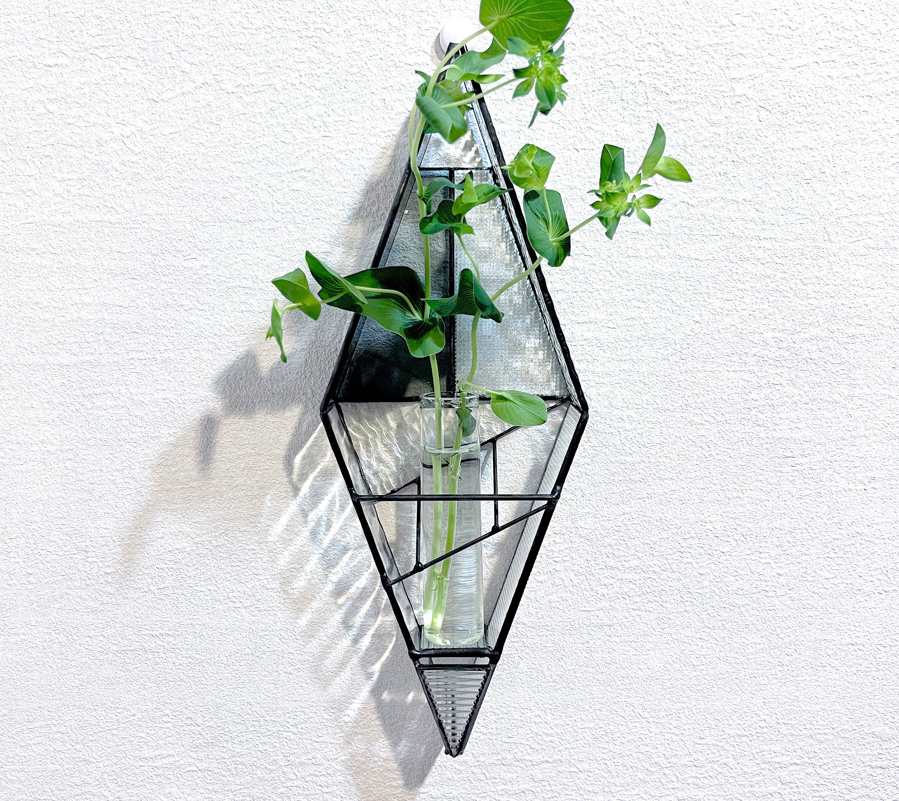 壁のインテリアに　ステンドグラスのフラワーベース・輪挿し【Bセンターグレー】花器　花瓶　ガラス　壁掛け