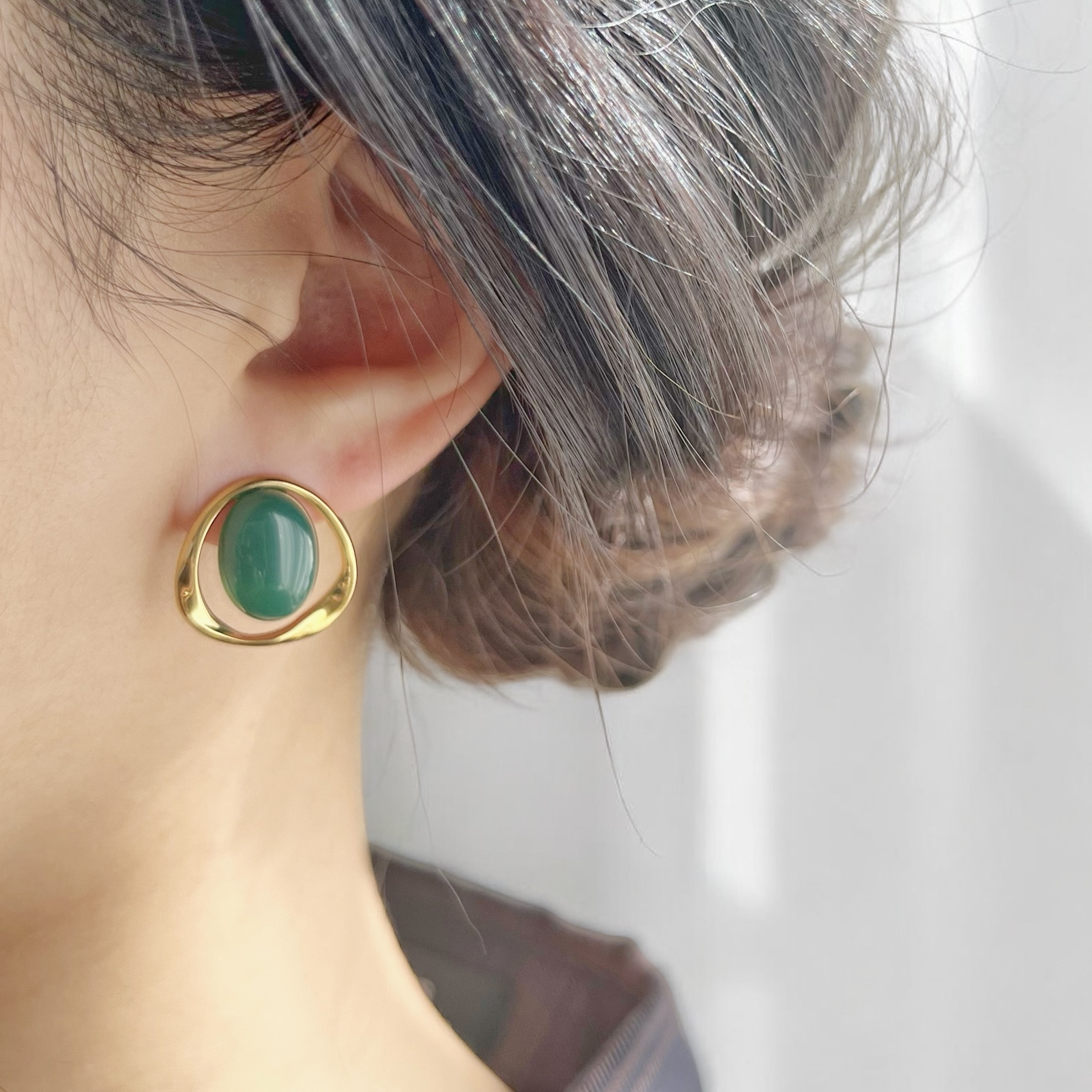 【JORIE】大人の大ぶり耳飾り　大粒グリーンオニキスピアス　イヤリング　サージカルステンレス