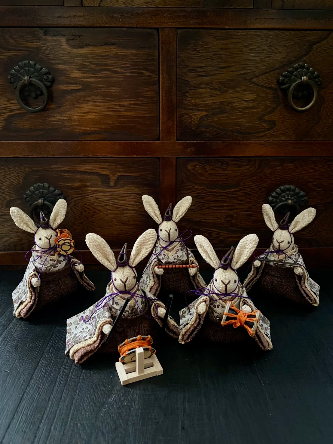 ちょこんとかわいい　リバティー柄のお着物のうさぎの五人囃子 (ひな祭り・雛人形・お雛様)