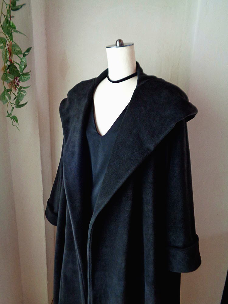 ラス１ 魔法使い♥超軽量 ビッグフード ローブコート♥漆黒♥アンチピリング加工 ふんわり上質フリース