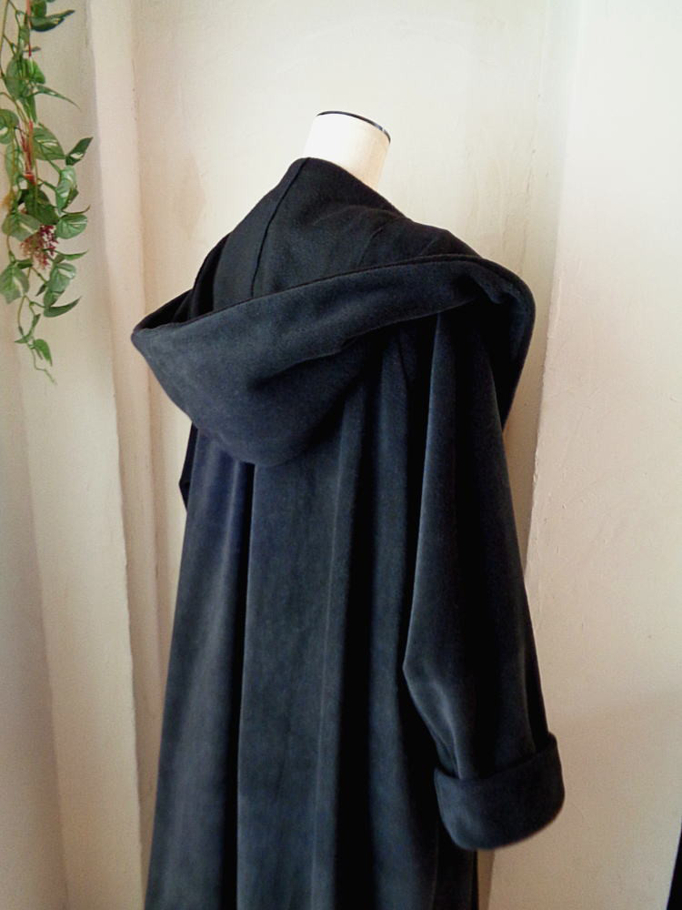 ラス１ 魔法使い♥超軽量 ビッグフード ローブコート♥漆黒♥アンチピリング加工 ふんわり上質フリース