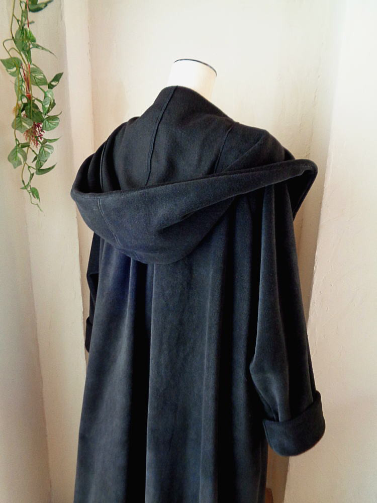 ラス１ 魔法使い♥超軽量 ビッグフード ローブコート♥漆黒♥アンチピリング加工 ふんわり上質フリース