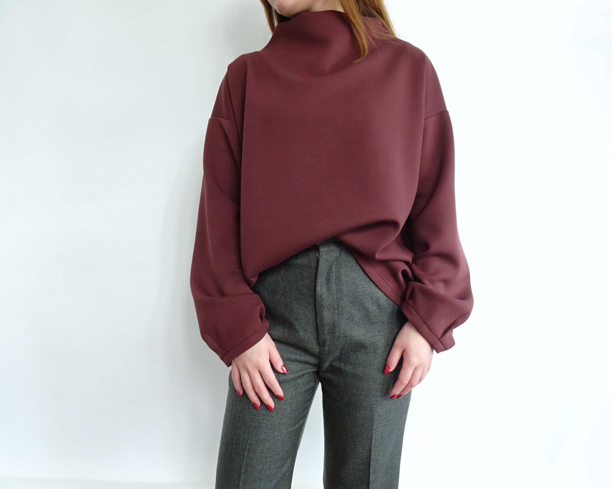 冬の新色／ダブルエアーモックネックプルオーバー〈ニュアンスボルドー〉