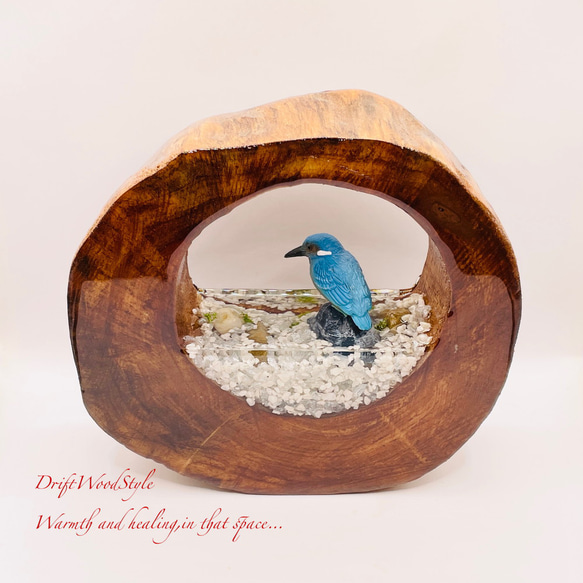 一つ限りの流木アート 水辺のカワセミ ジオラマ 流木 フィギュア 置物 動物 鳥 インテリア レジン 水辺 N43 6枚目の画像