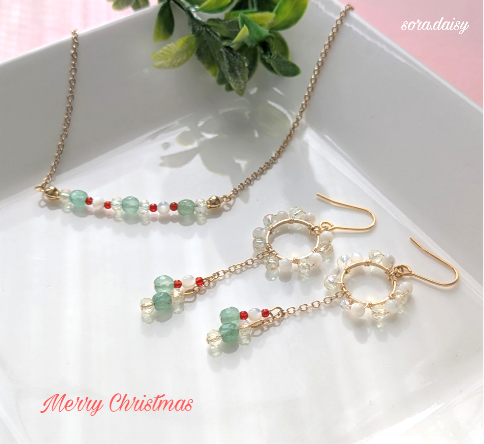 マザーオブパール・グリーンアベンチュリン・カーネリアンのネックレス&ピアス(イヤリング)セット　クリスマスにも♩送料無料