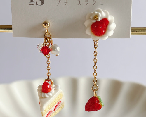 いちごづくしの小さなご褒美》ショートケーキのピアス / イヤリング