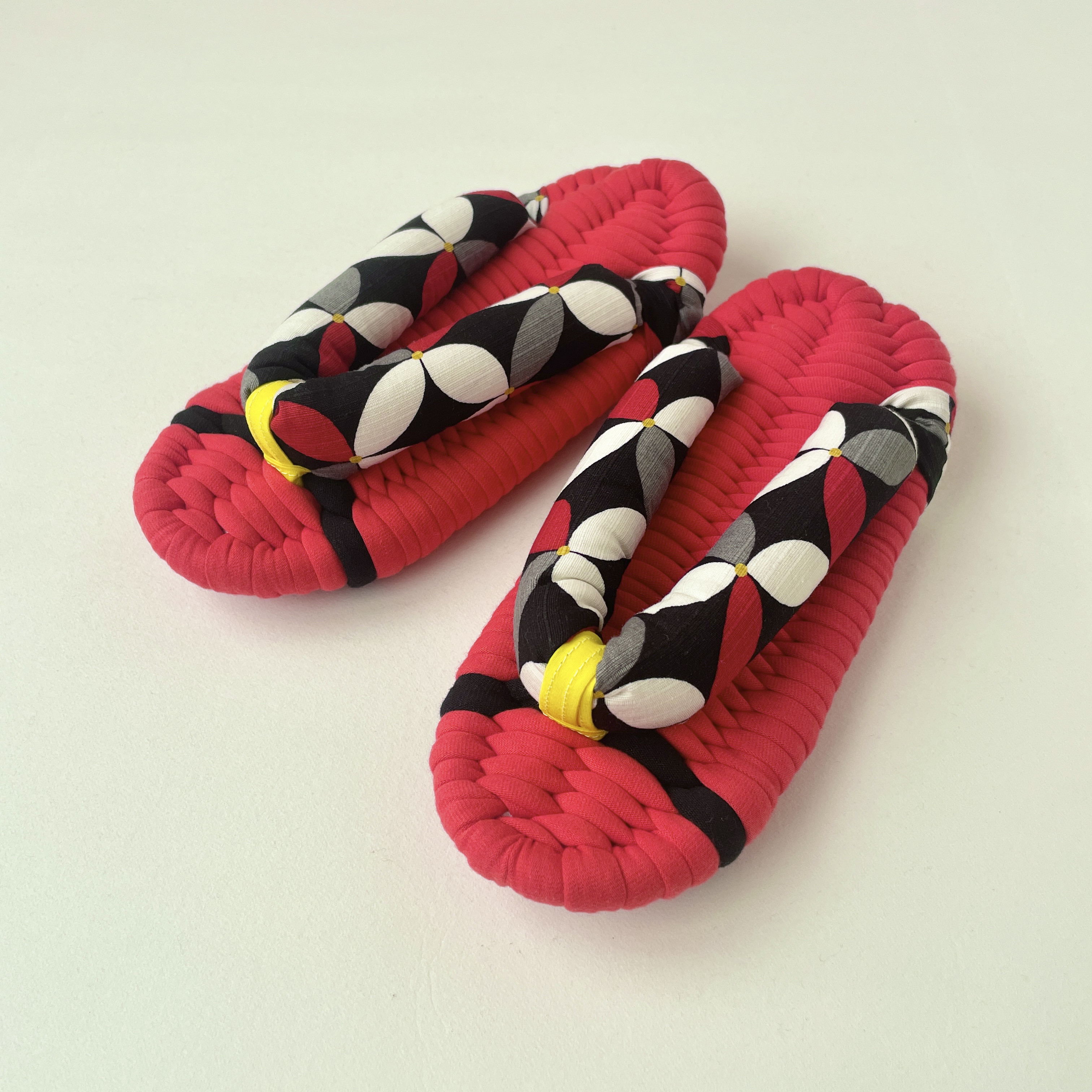 赤　七宝　布ぞうり　Mサイズ