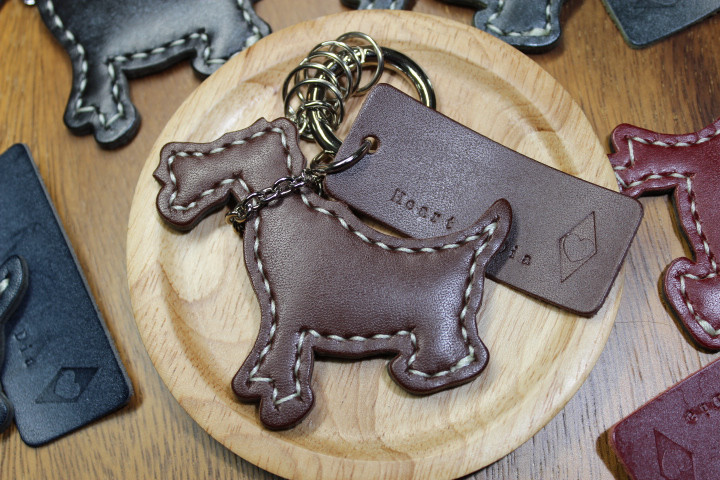 Ｈｅａｒｔ＆Ｄｉａ　手縫い　カラビナキーリングドック　ブライドルレザー（ブラウン）