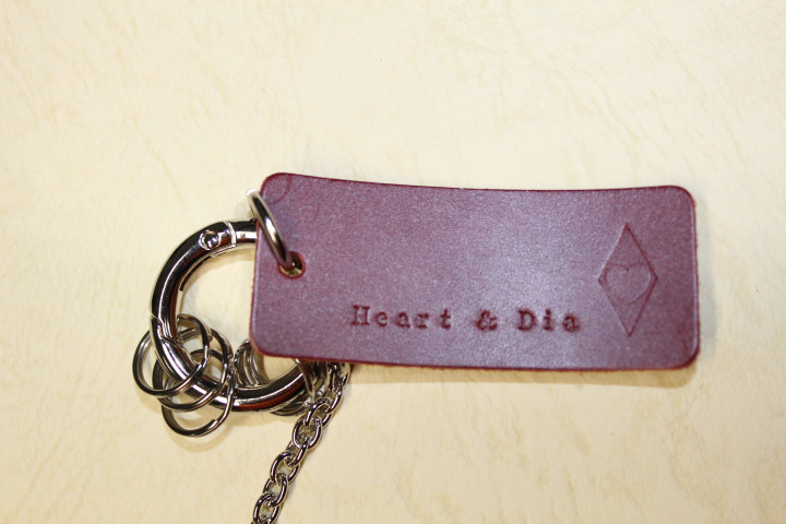 Ｈｅａｒｔ＆Ｄｉａ　手縫い　カラビナキーリングドック　ブライドルレザー（レッド）