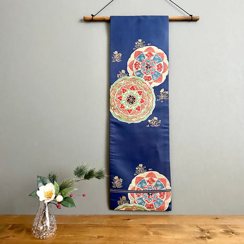 帯のタペストリー ヴィンテージ 青に咲く花 テーブルランナー使用可 和