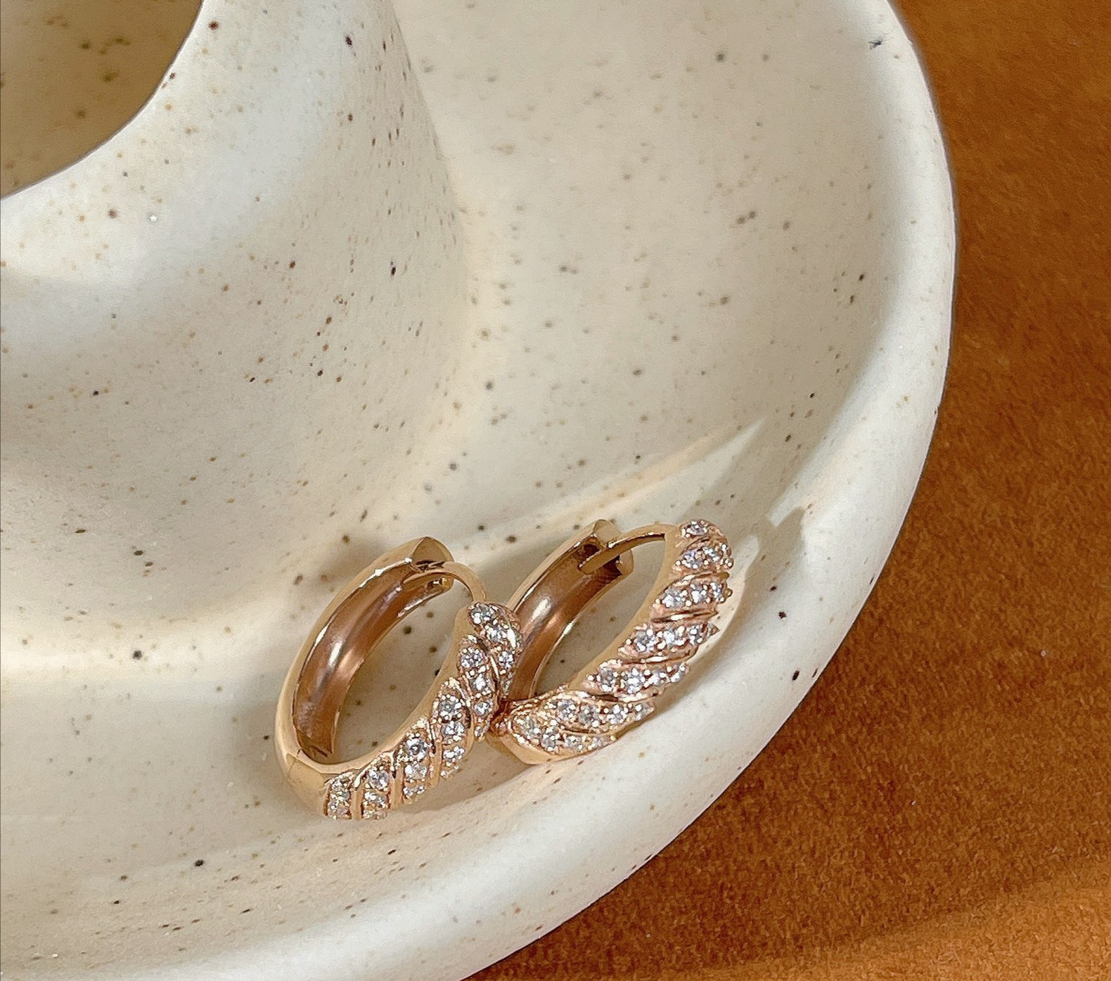 天然ダイヤモンド付きフープピアスk18 3601