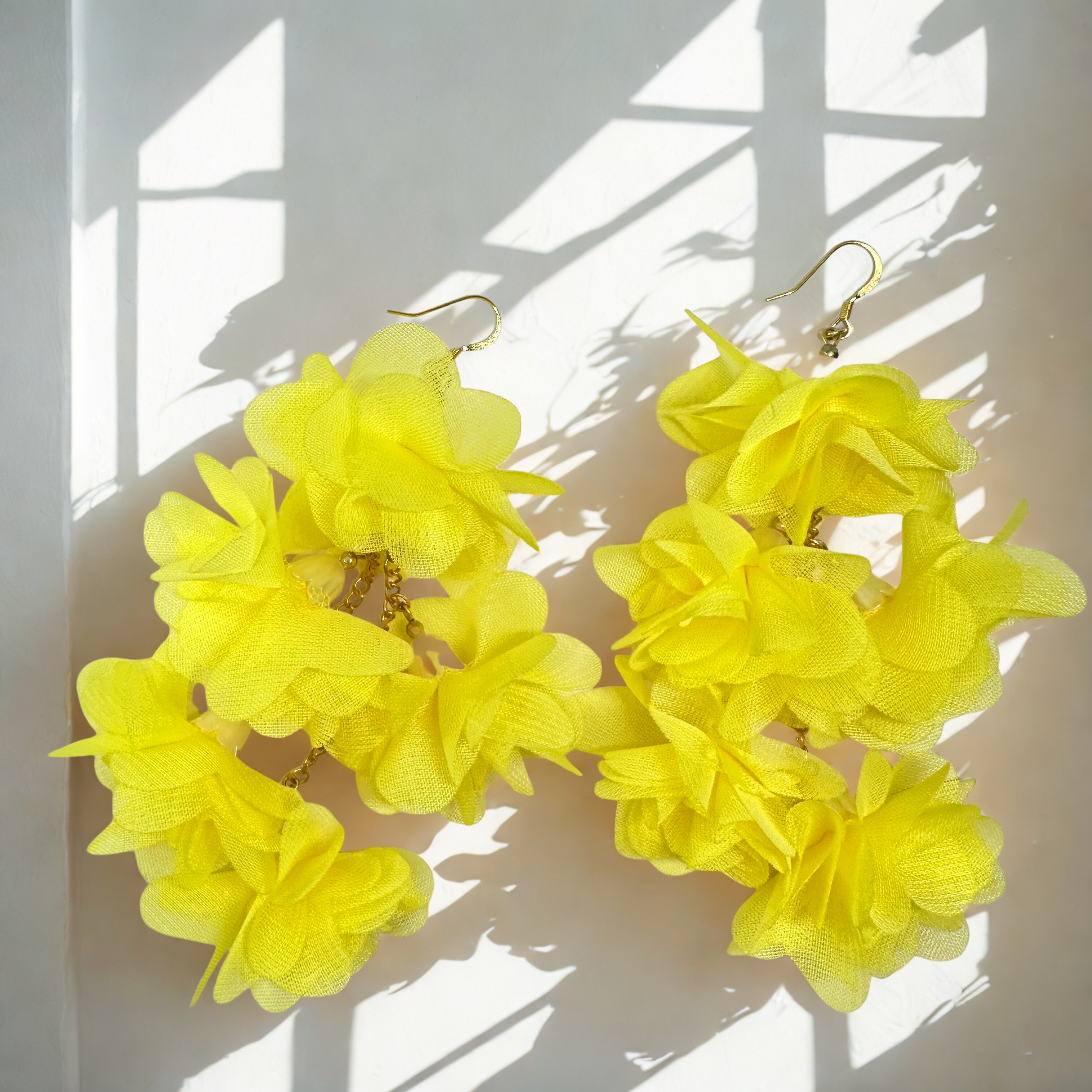 ダンスアラウンド・フラワーピアス／イヤリング(レモンイエロー)