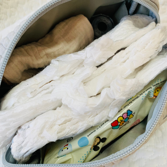 nubi 選べる　おむつも入る両開きお尻拭きポーチH13.5W19D6  ヌビ　おむつポーチ　ヌビウェットティッシュ 7枚目の画像