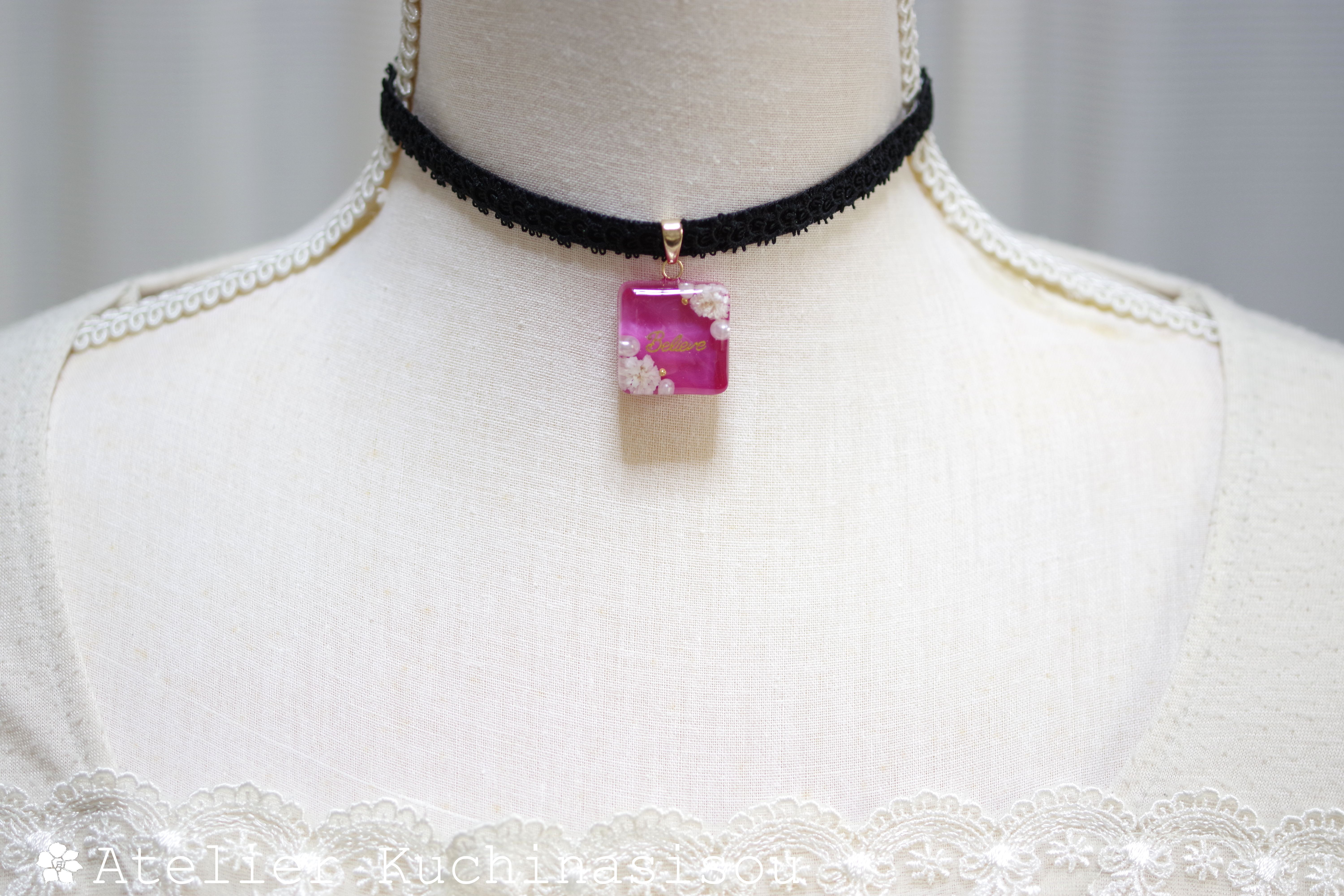 【受注製作】レジンアート　スクエアモチーフとタティングレースとベルベットリボンのチョーカー〈牡丹の精〉