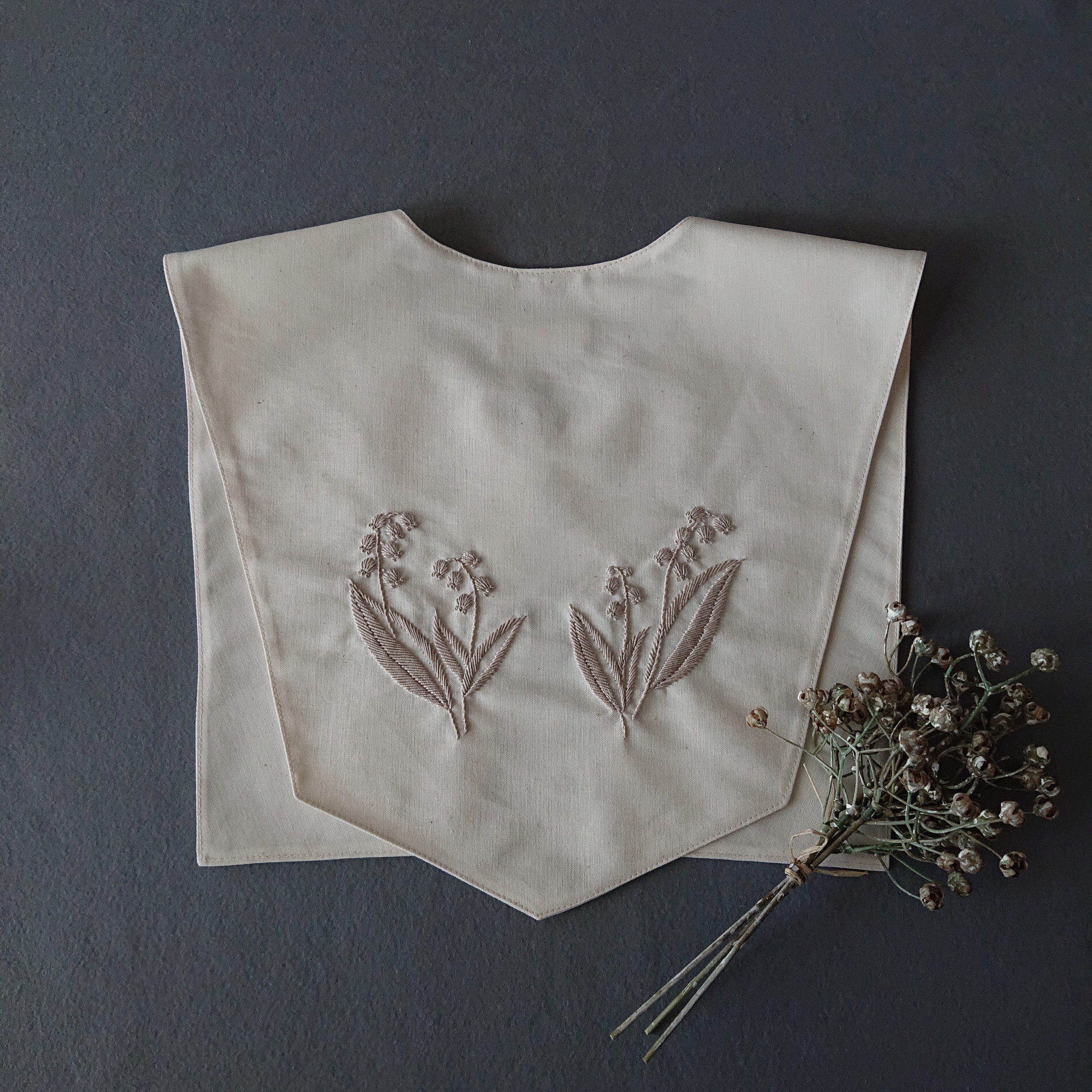 手刺繍つけ襟【クラシカルすずらん】大人フリーサイズ 「ナチュラル派さんのフォーマルコーデにもぜひ！」