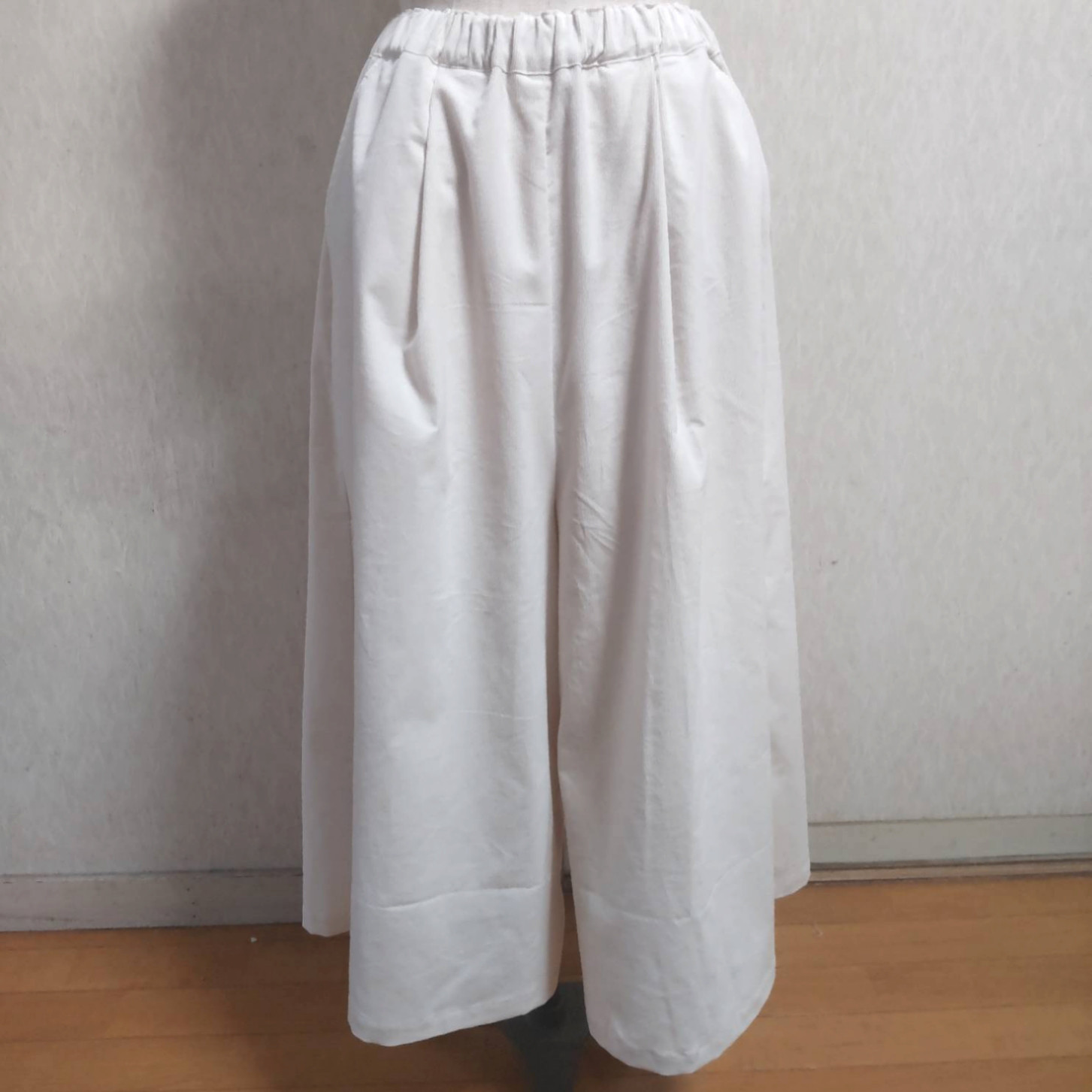 コーデュロイ ガウチョパンツ【裏地付き】フレアーパンツ  ワイドパンツ コットン 綿 ホワイト  クリーム 白  フリー