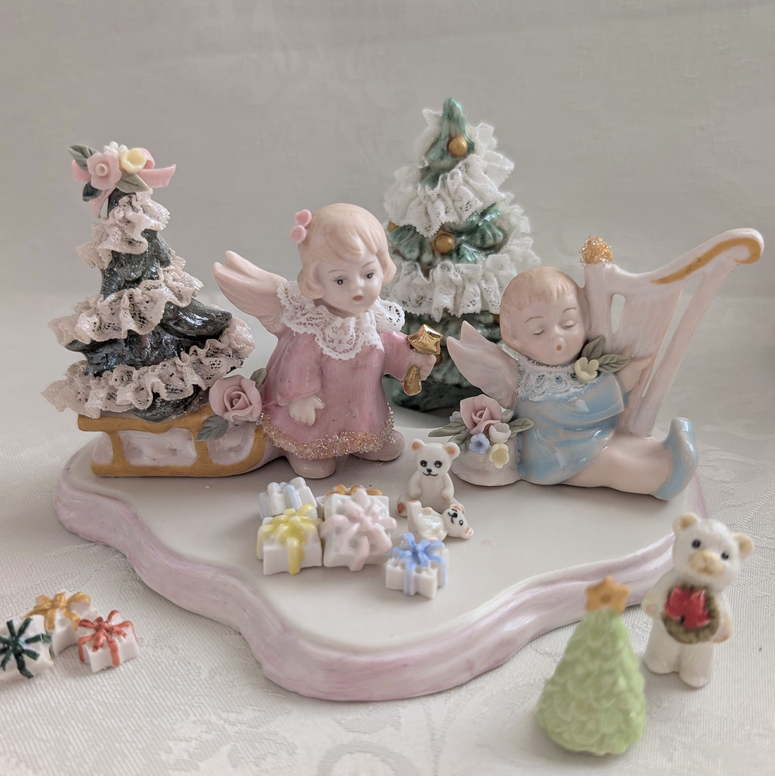 磁器製 【 イブの夜に 】　磁器人形　ポーセレンレースドール　クリスマスツリー　  プレゼント