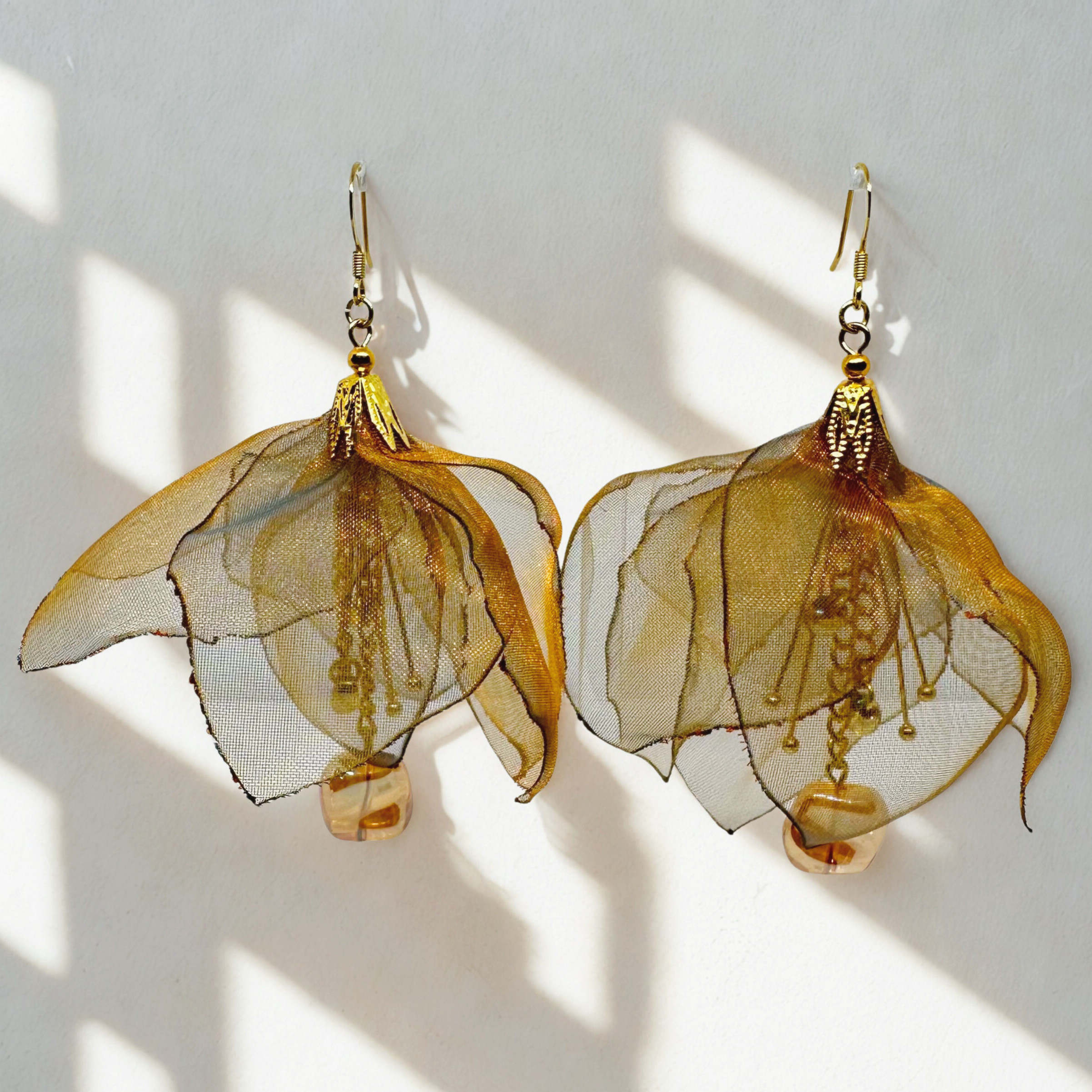 リップル・フラワーピアス／イヤリング(アンティークゴールド)