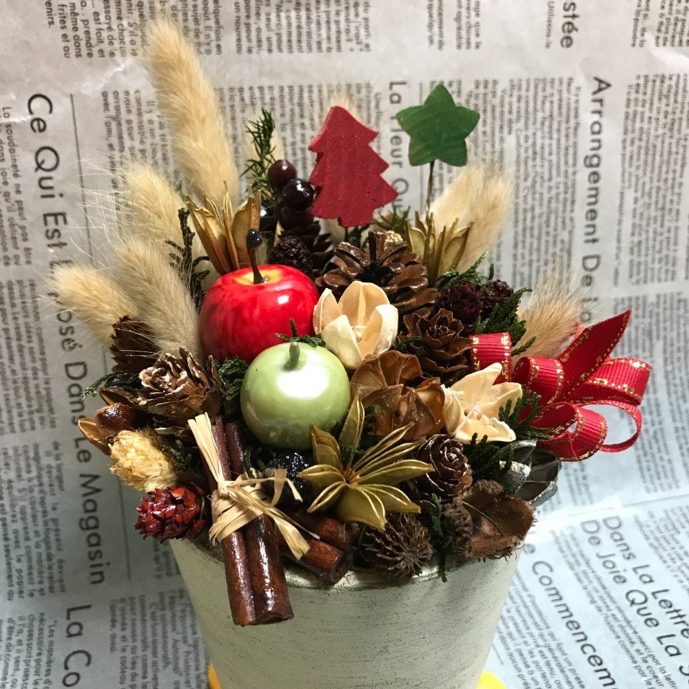 ☆オールシーズン飾れる木の実と林檎のインテリアアレンジメント（1点限定）