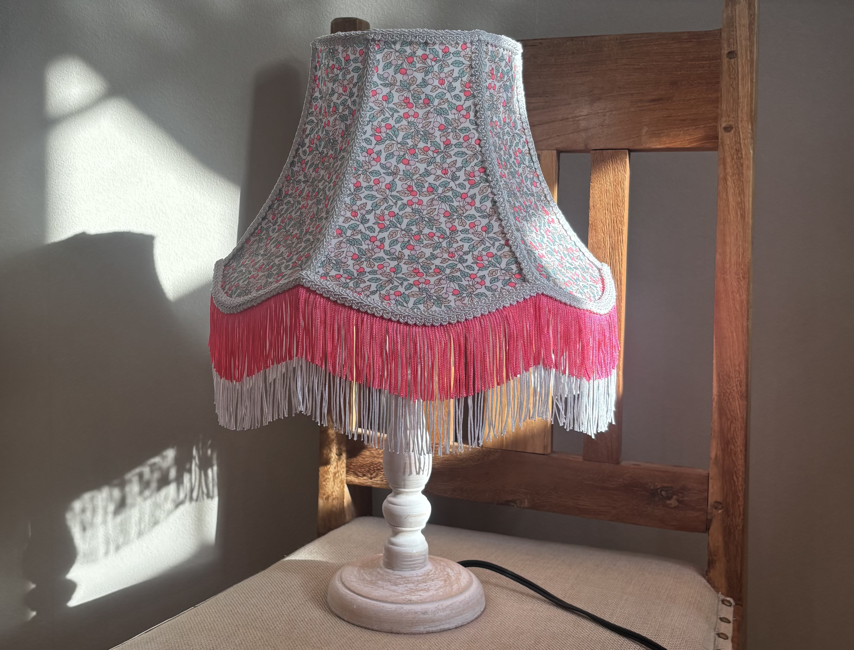 ピンクの実　スタンドランプ