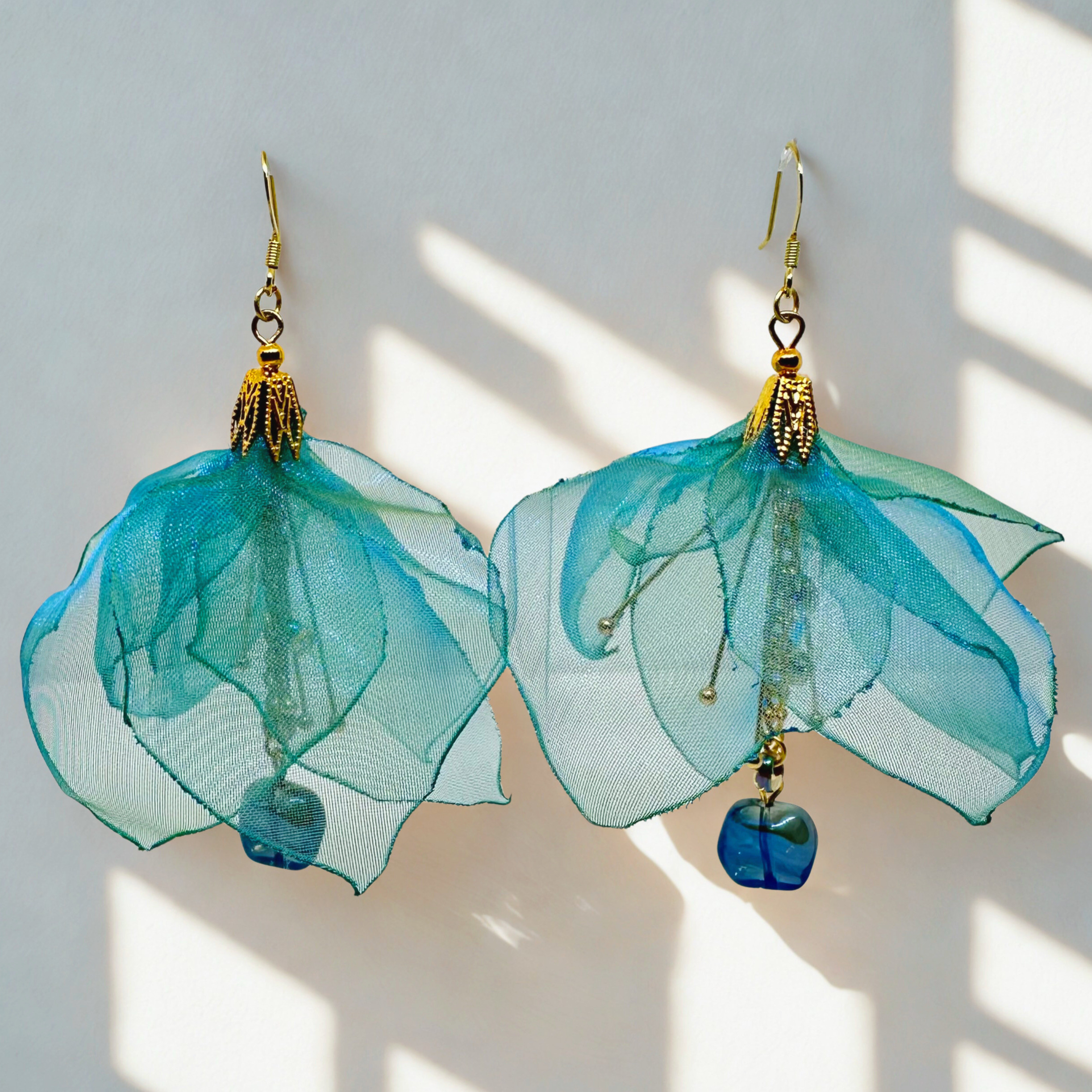 リップル・フラワーピアス／イヤリング(アクアブルー)