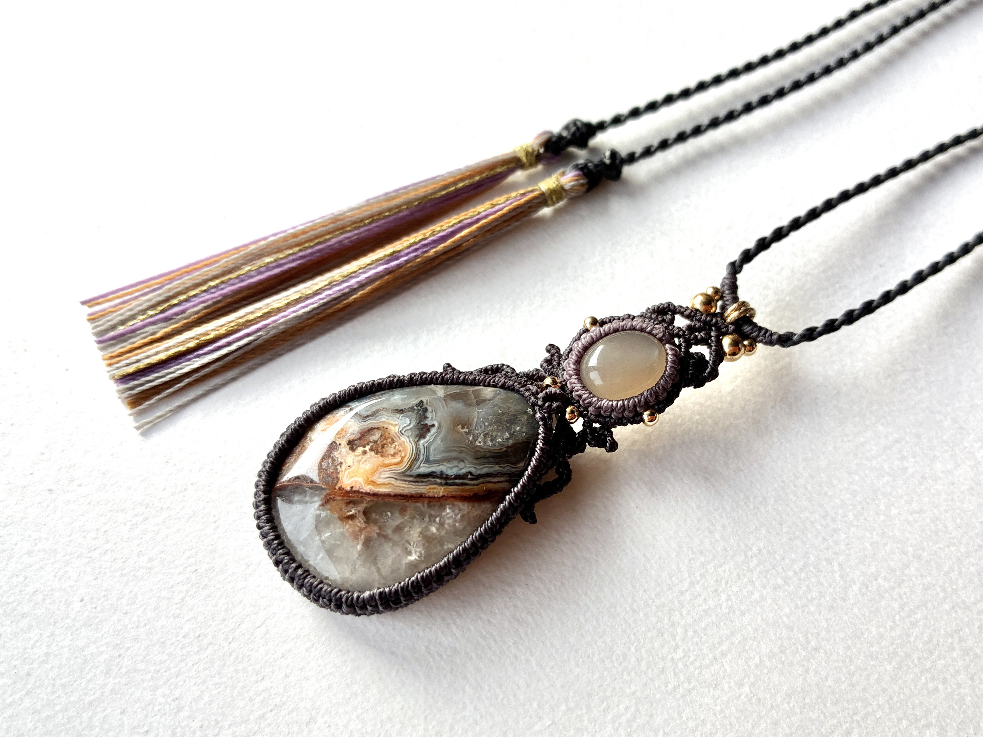 クレイジーレースアゲートのツインマクラメネックレス