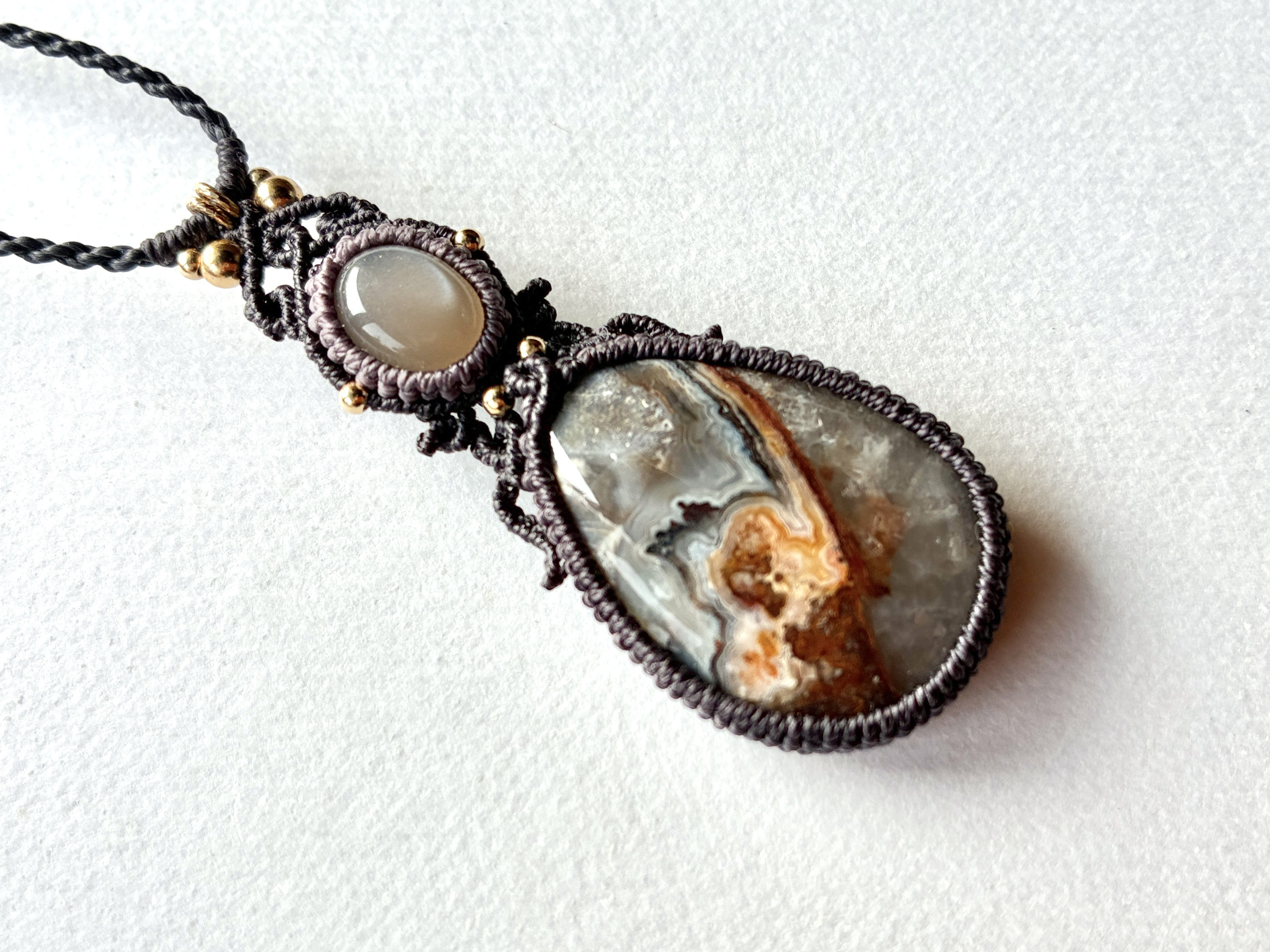 クレイジーレースアゲートのツインマクラメネックレス